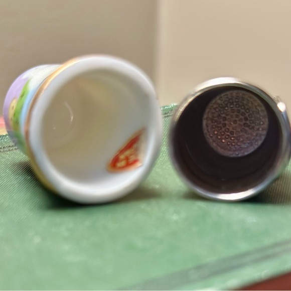 Vintage Thimble Bundle of a Patriotic Metal and Duck Themed Ceramic Thimble - Picture 8 of 8